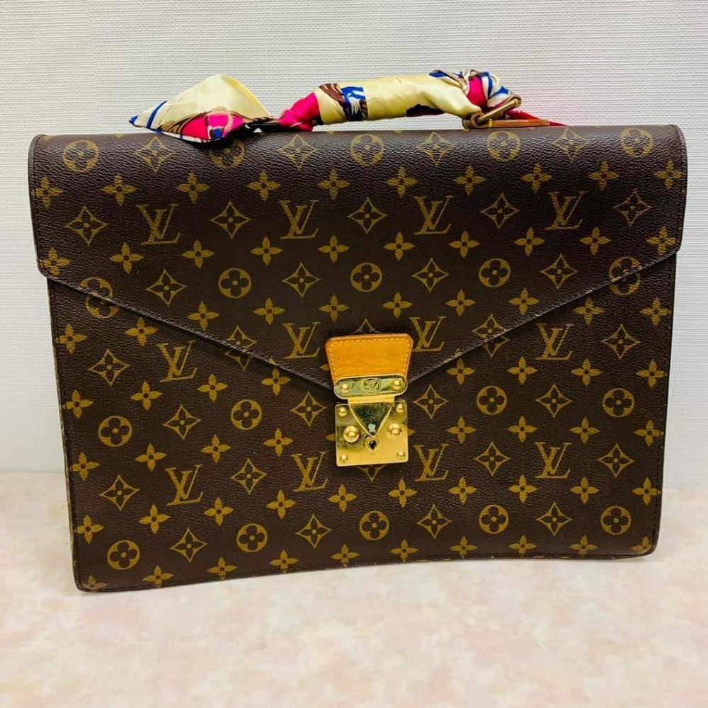 SOLD!! Authentic Louis Vuitton Serviette Conseiller Briefcase/Laptop Bag